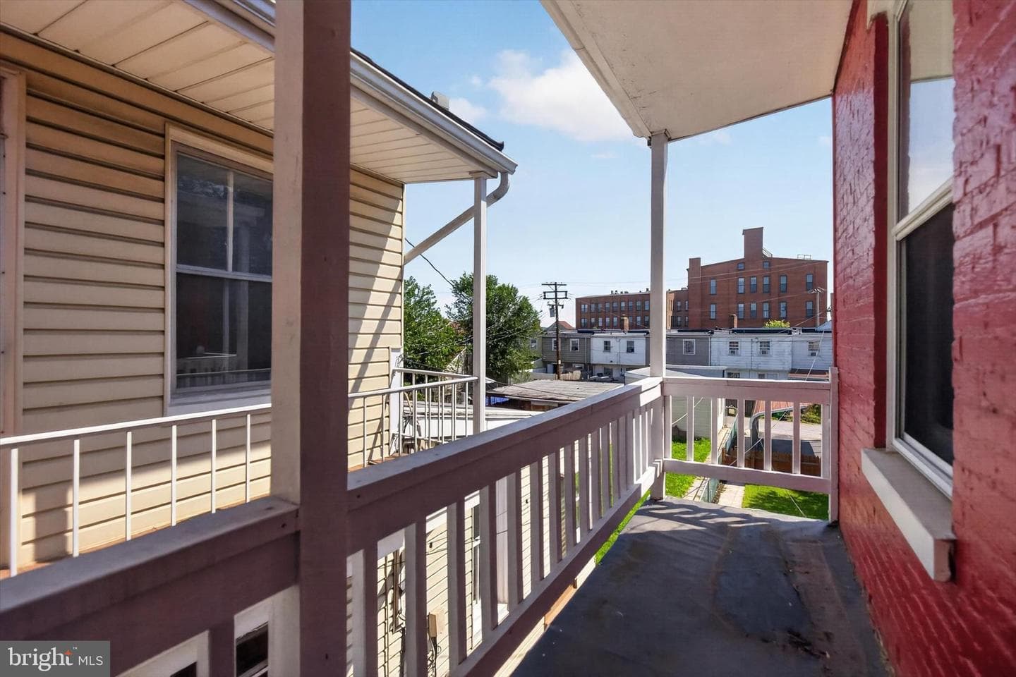 561 S Queen Street photo 11