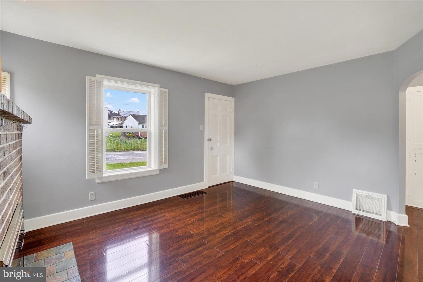 561 Wise Avenue photo 4