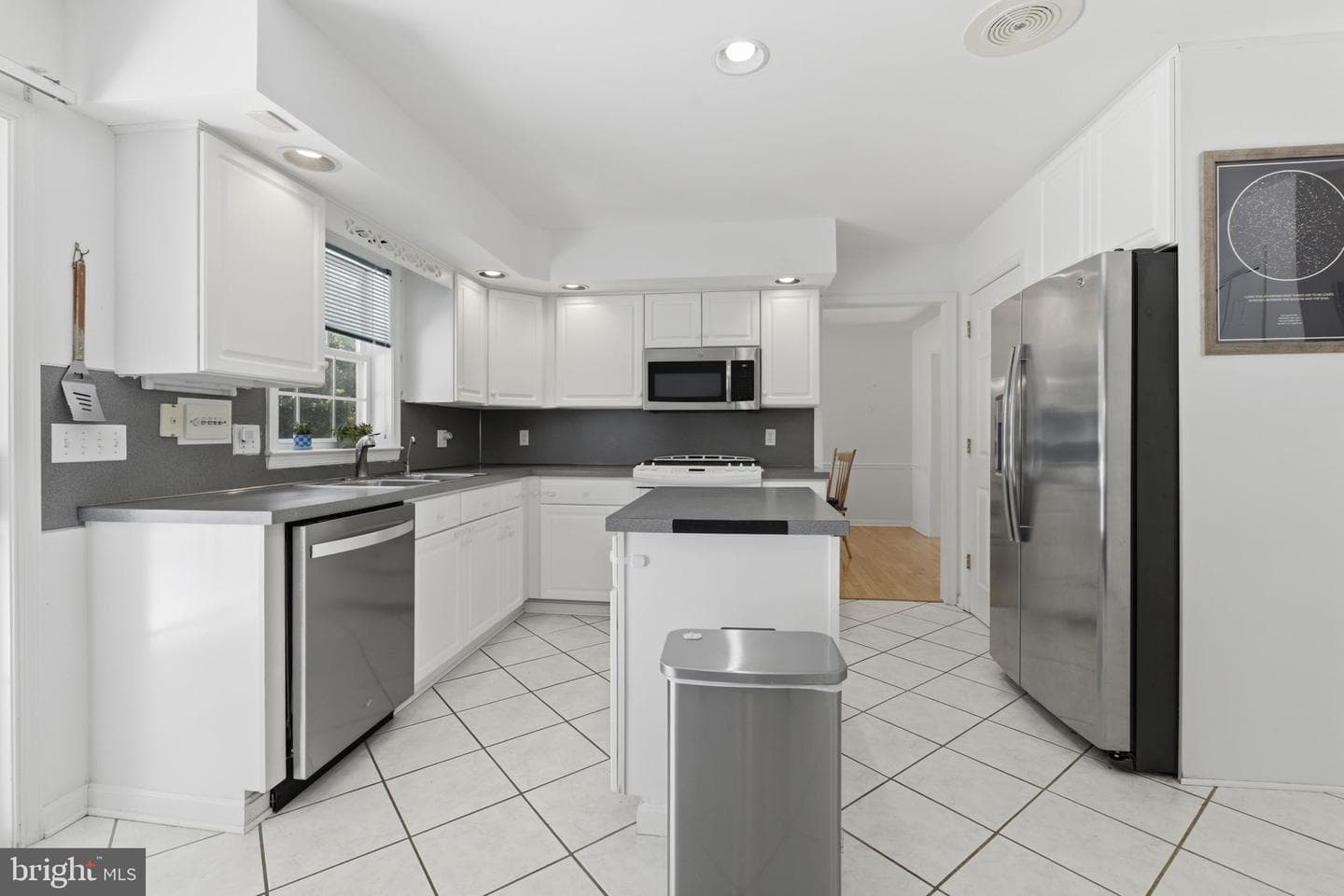 16 Liberty Avenue photo 10