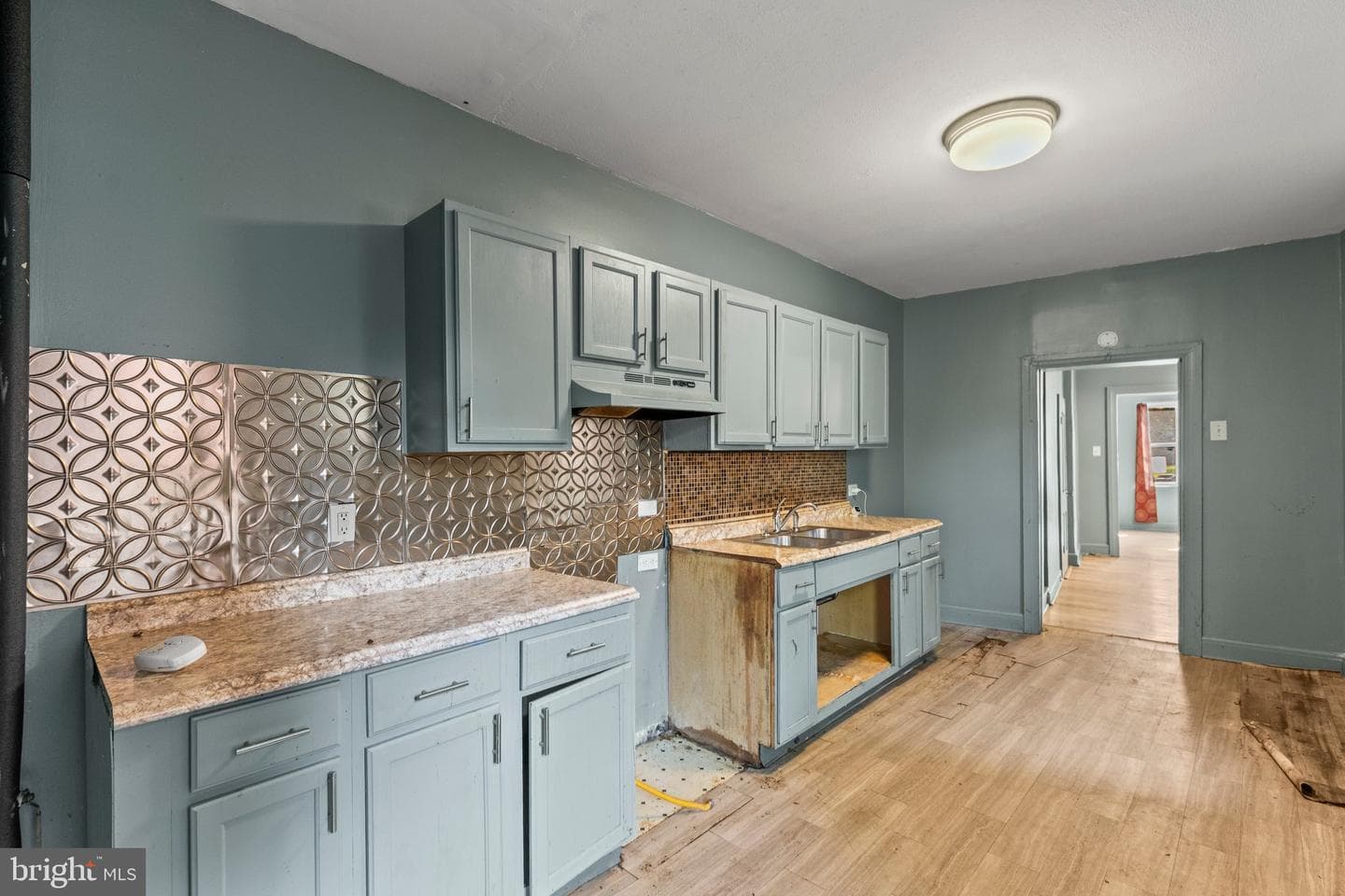 518 S Queen Street photo 10