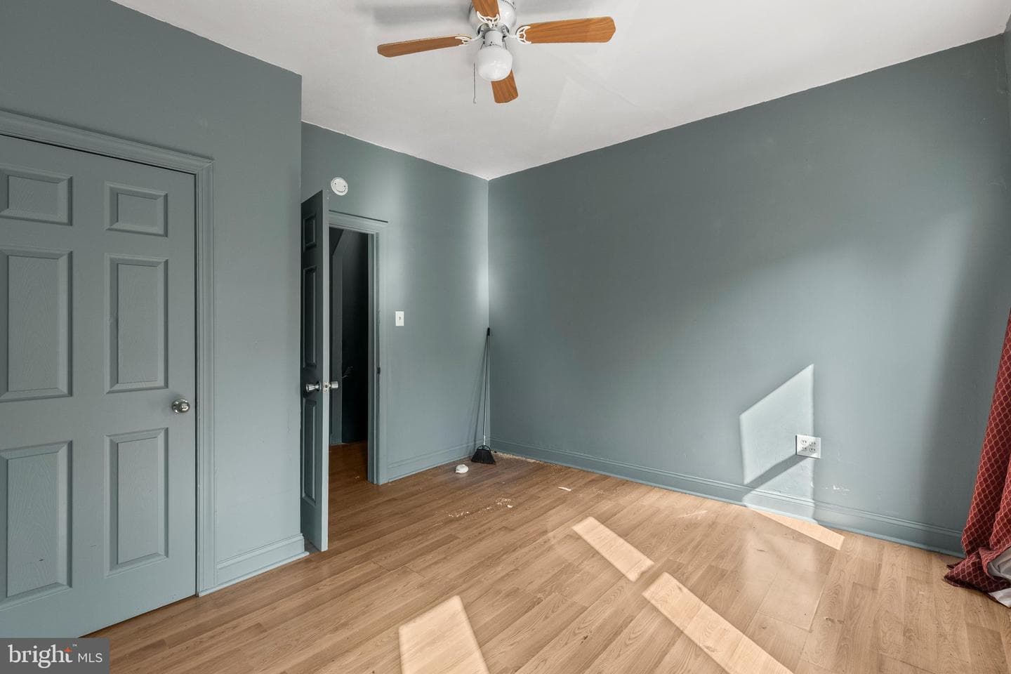 518 S Queen Street photo 15