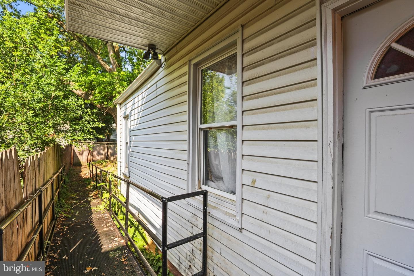 518 S Queen Street photo 27