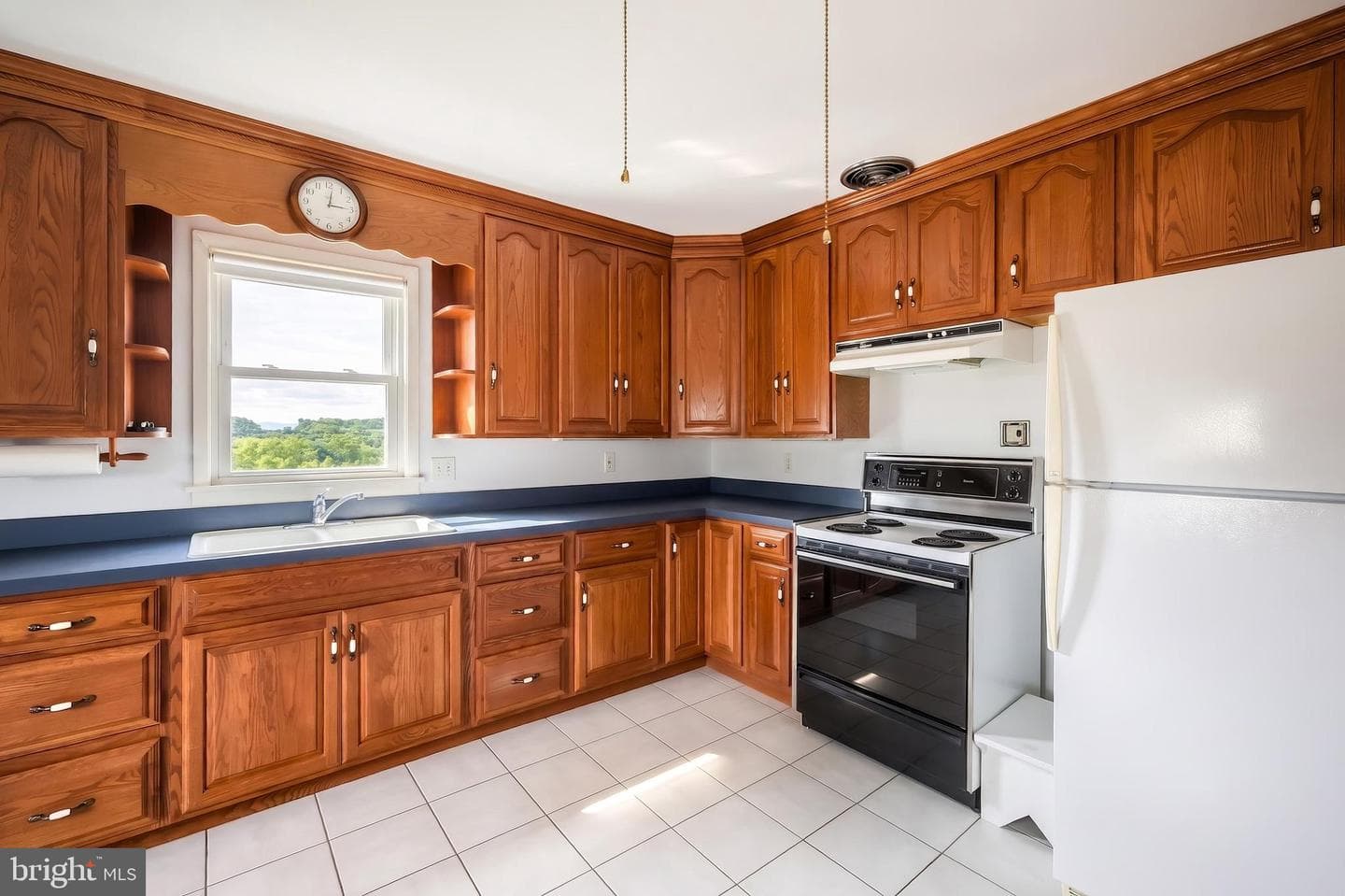2056 Bridgeview Road photo 12