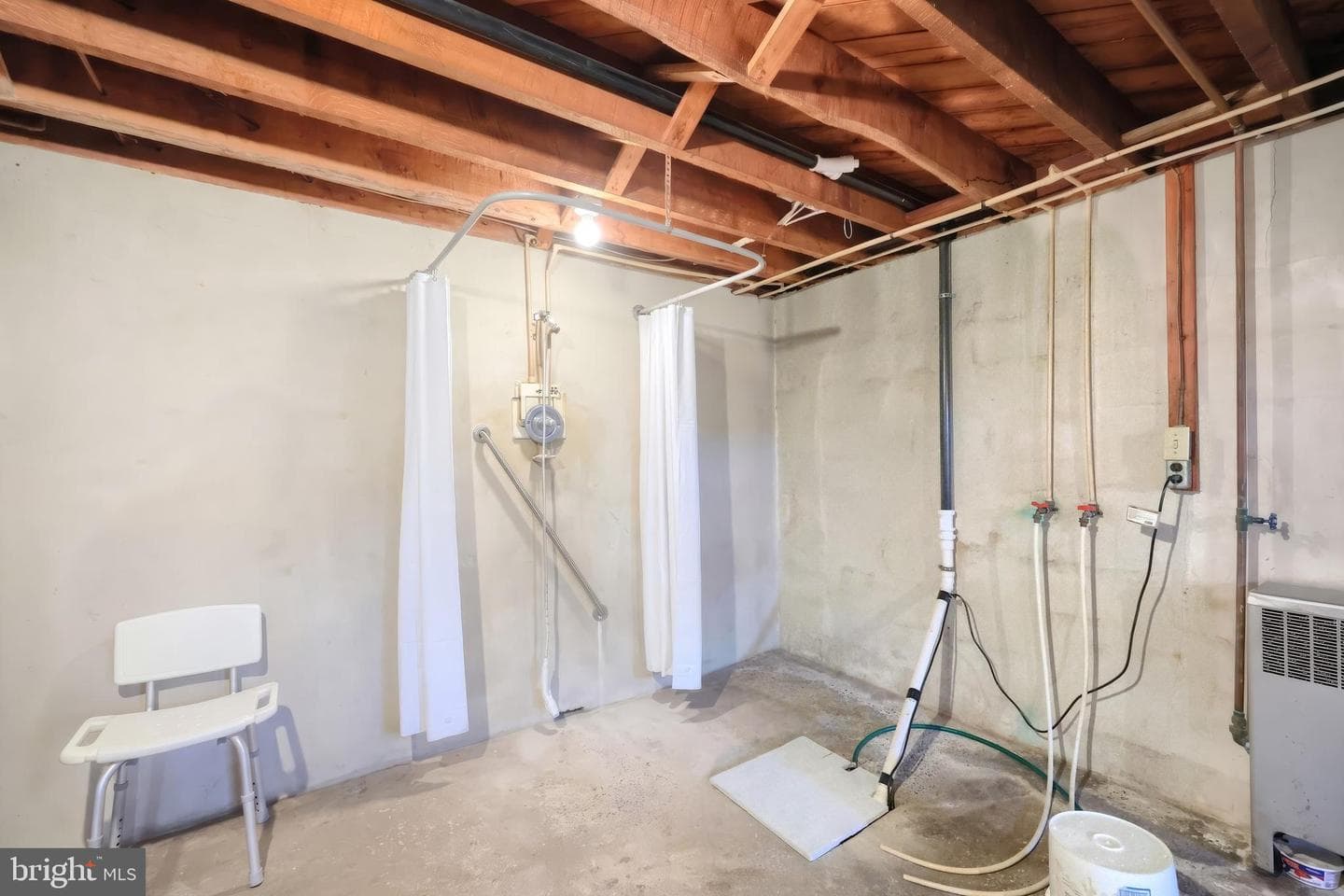 2056 Bridgeview Road photo 28