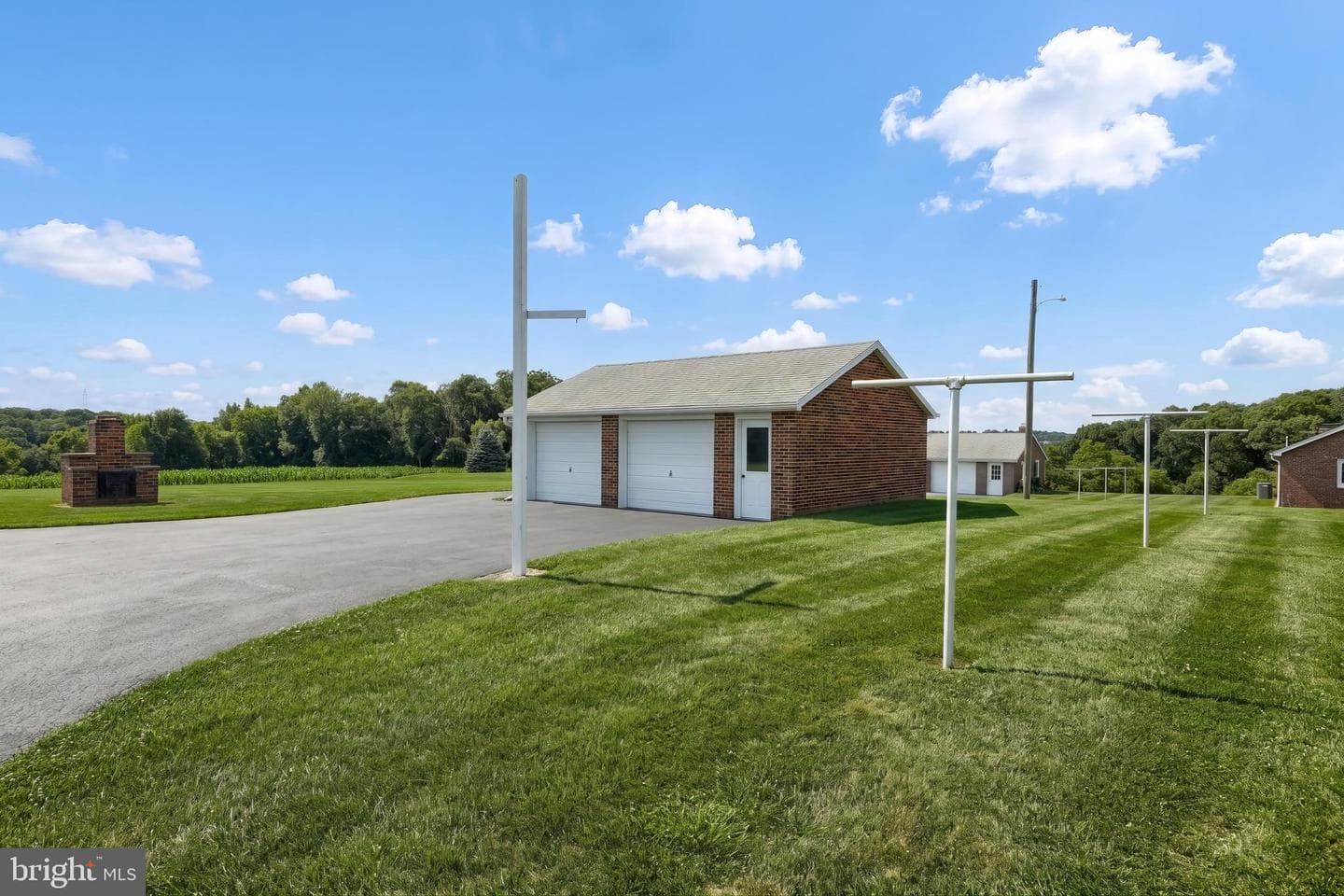 2056 Bridgeview Road photo 7
