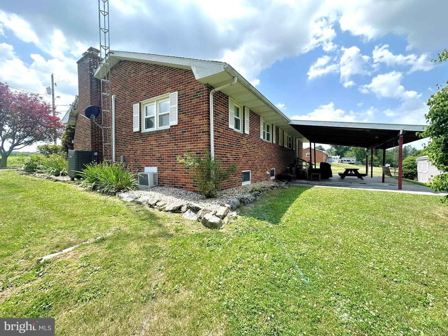 985 Fairview Drive photo 4