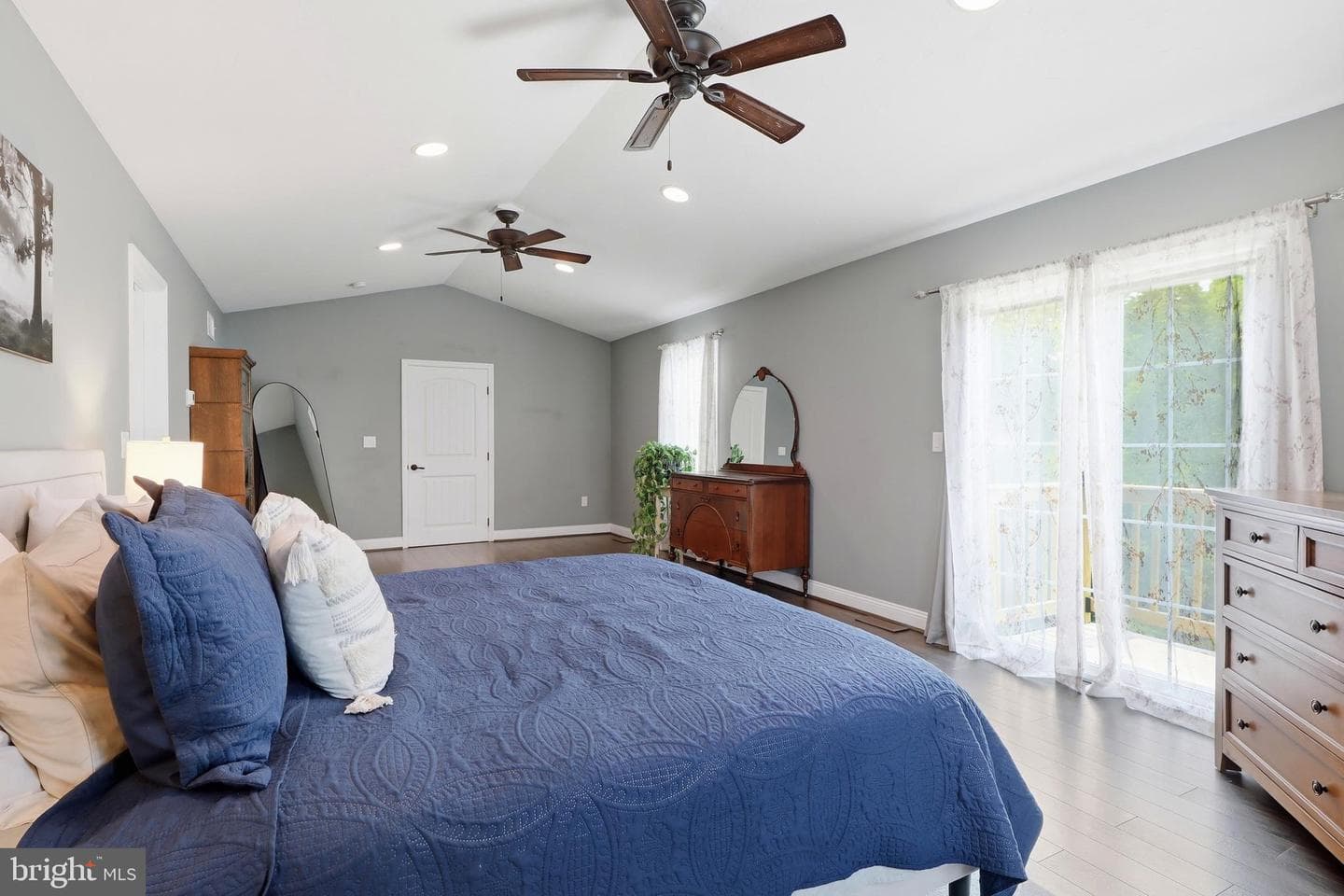 690 Academy Road photo 22
