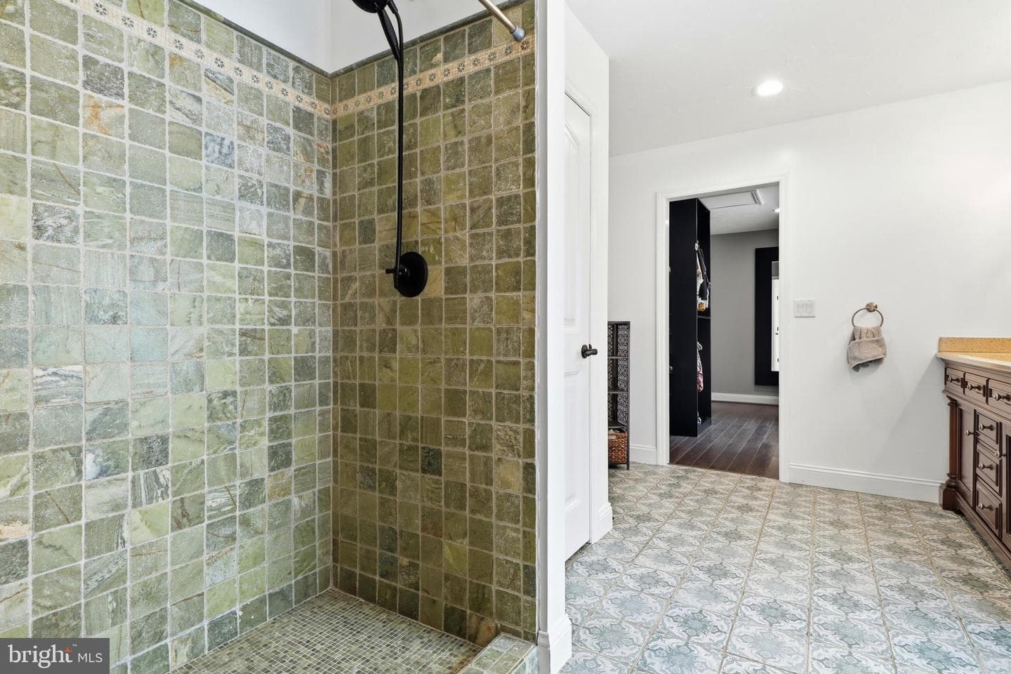 690 Academy Road photo 27