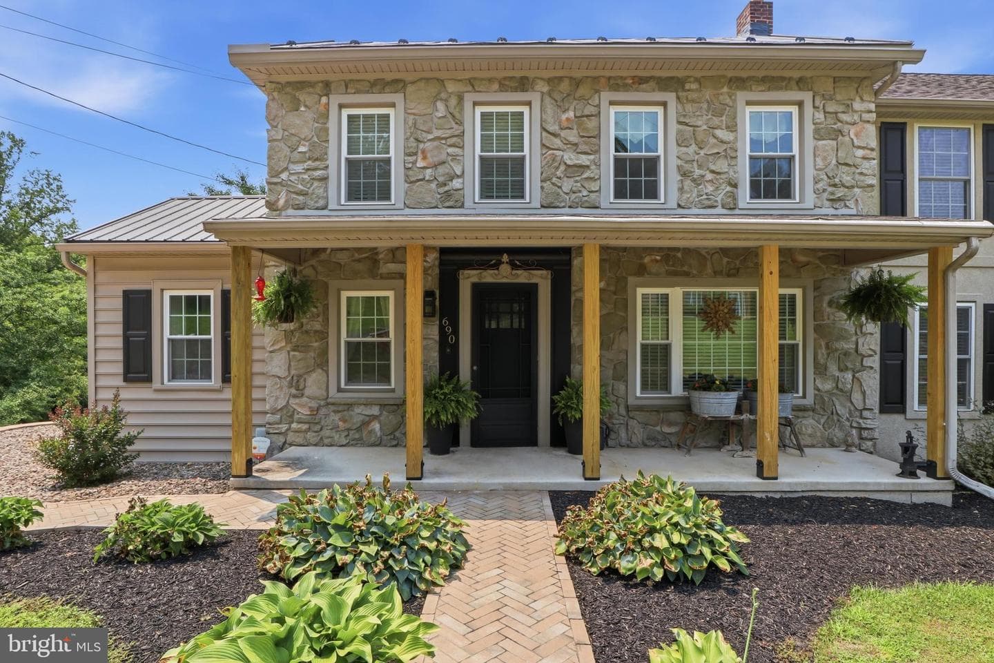 690 Academy Road photo 3