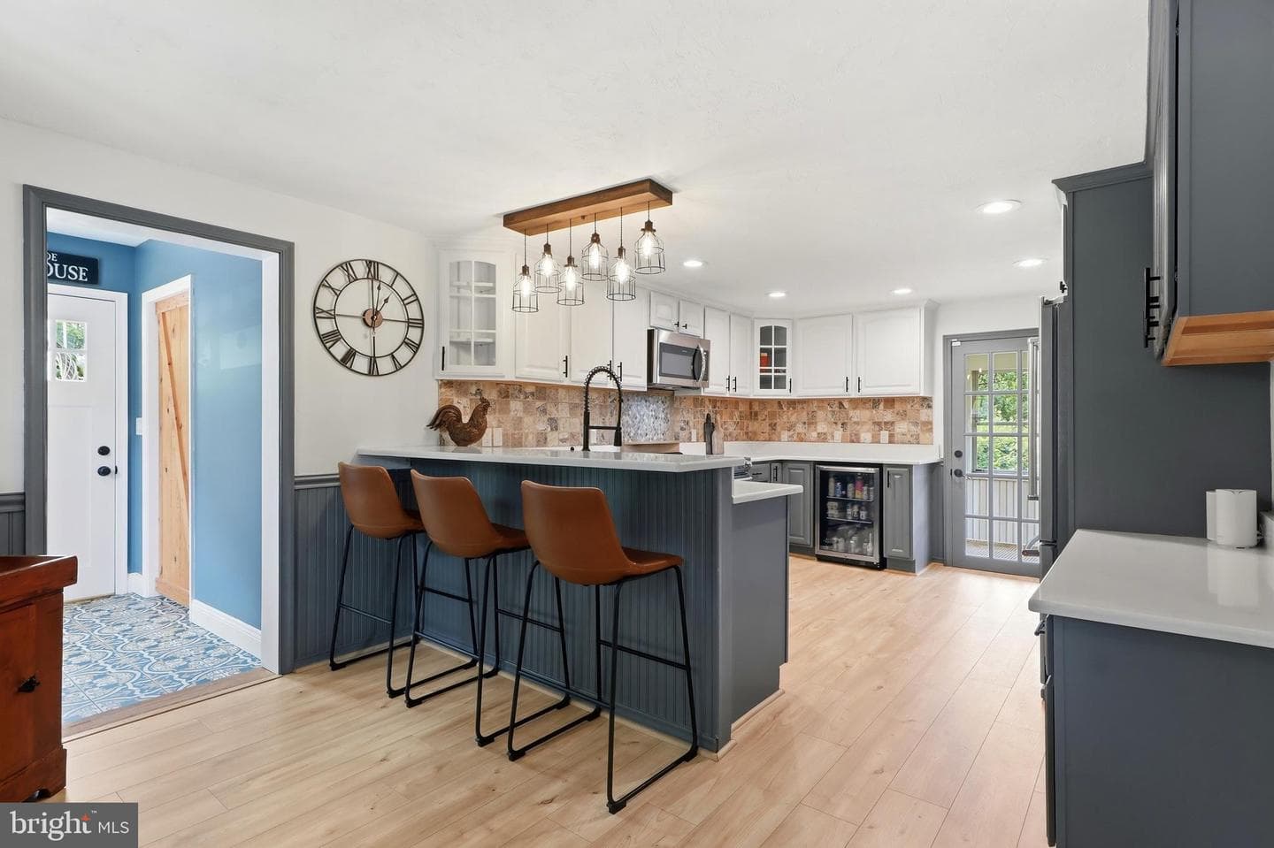 690 Academy Road photo 4