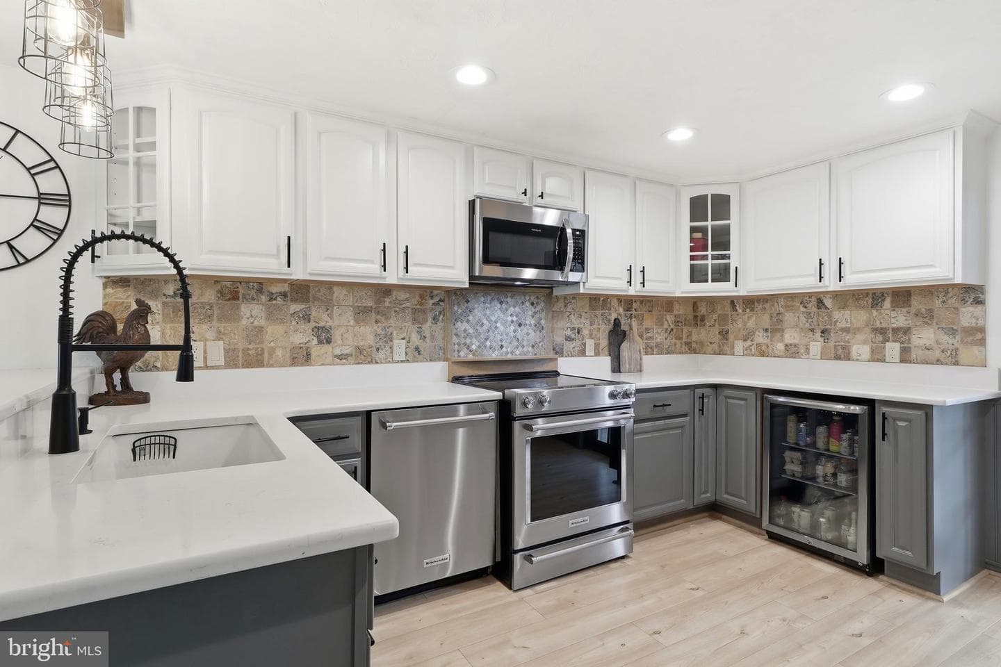 690 Academy Road photo 6