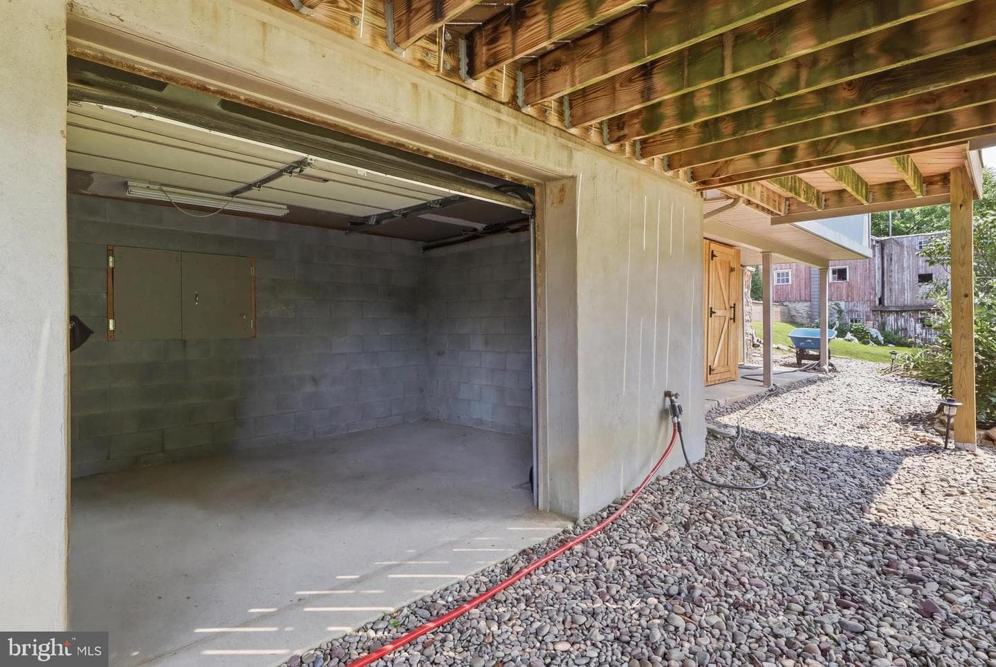 690 Academy Road photo 75