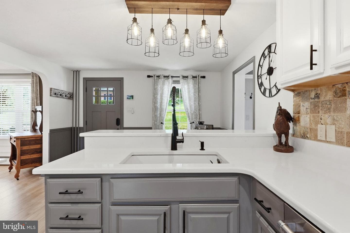 690 Academy Road photo 9