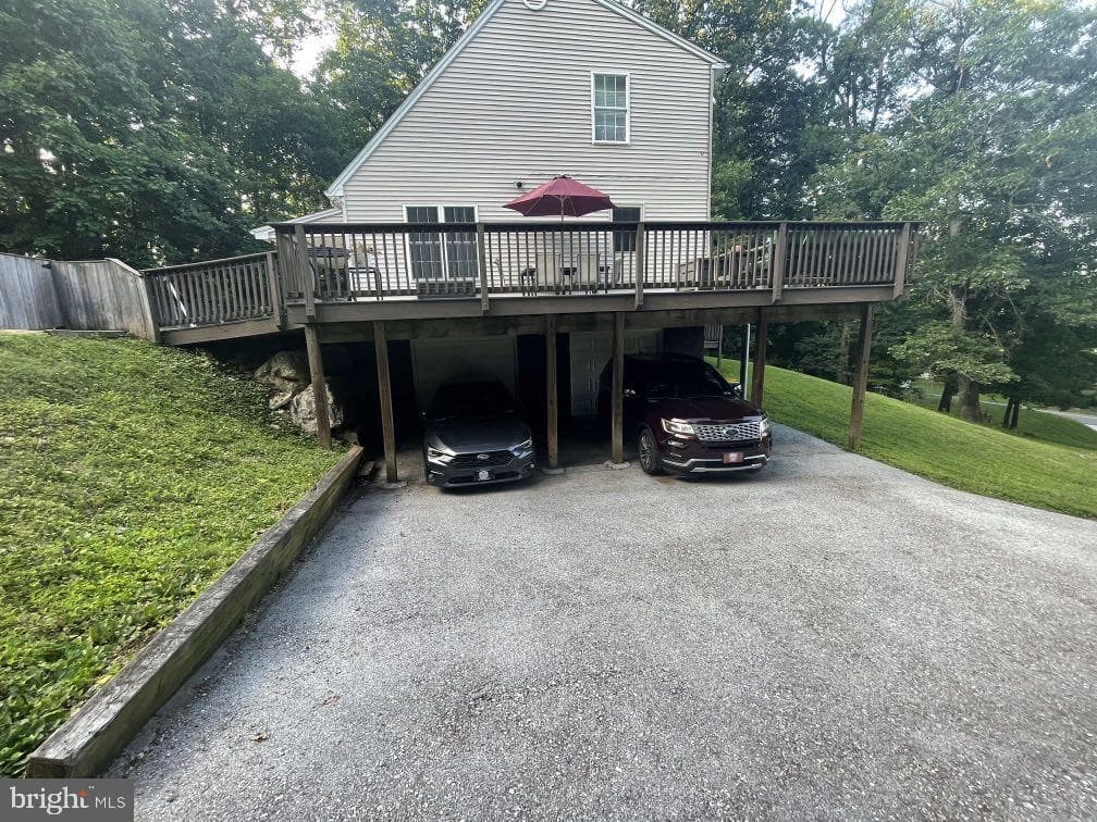 604 Rocky Ridge Road, Spring Grove