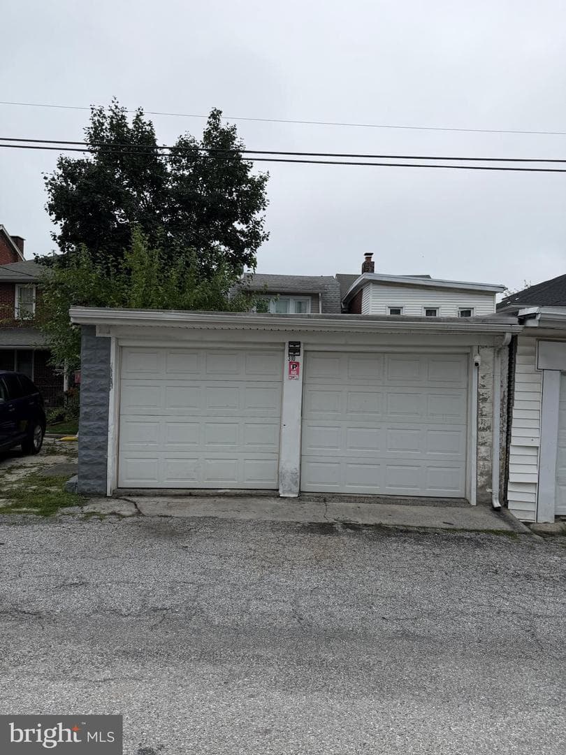 310 E College Avenue photo 34