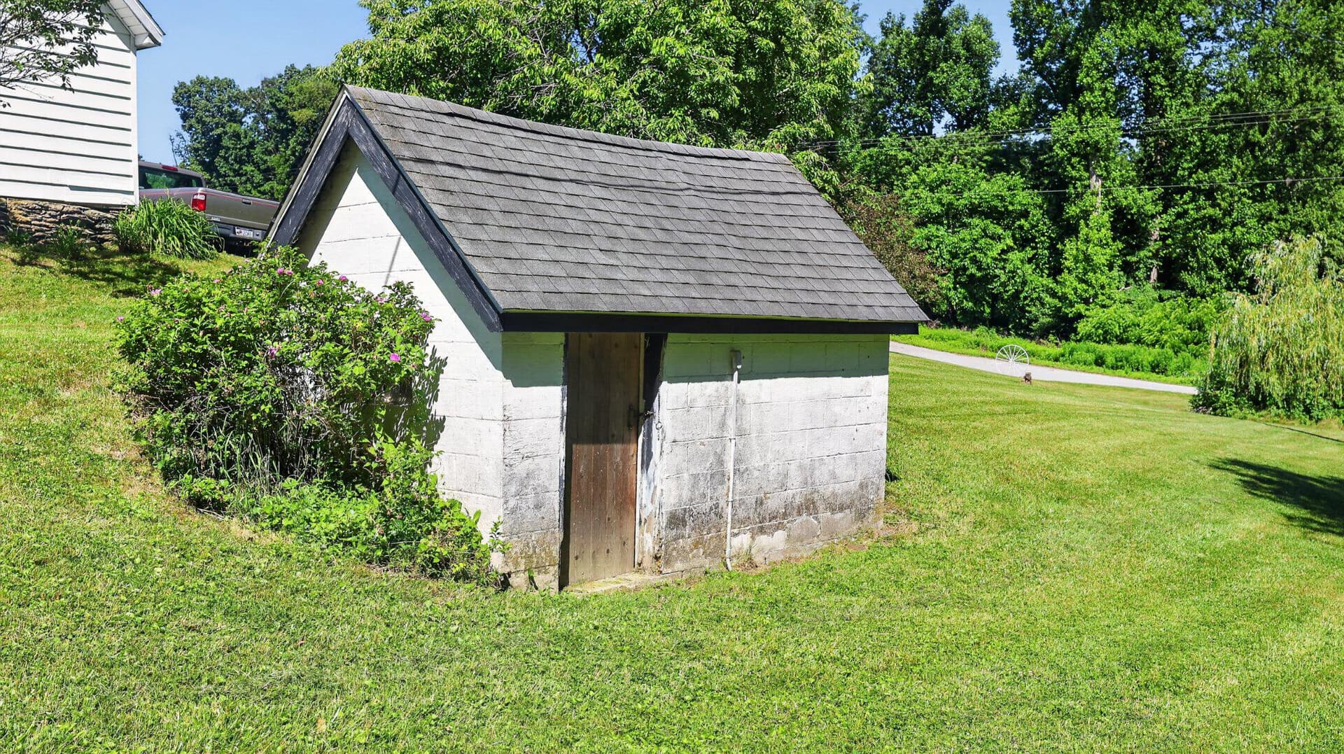 8042 Bobs Road photo 4