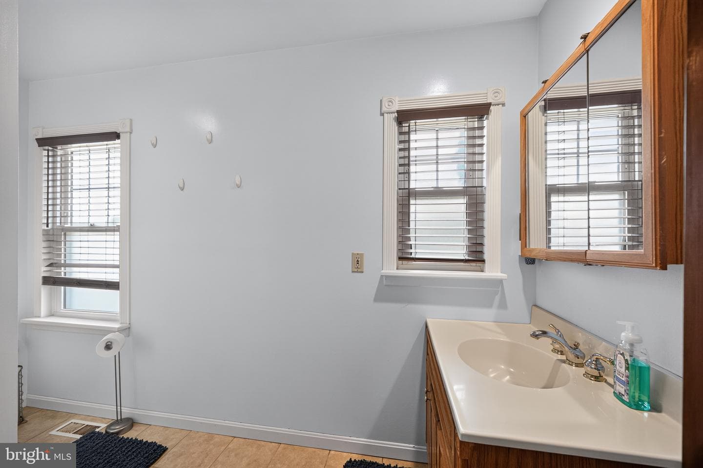 300 N Highland Avenue photo 16