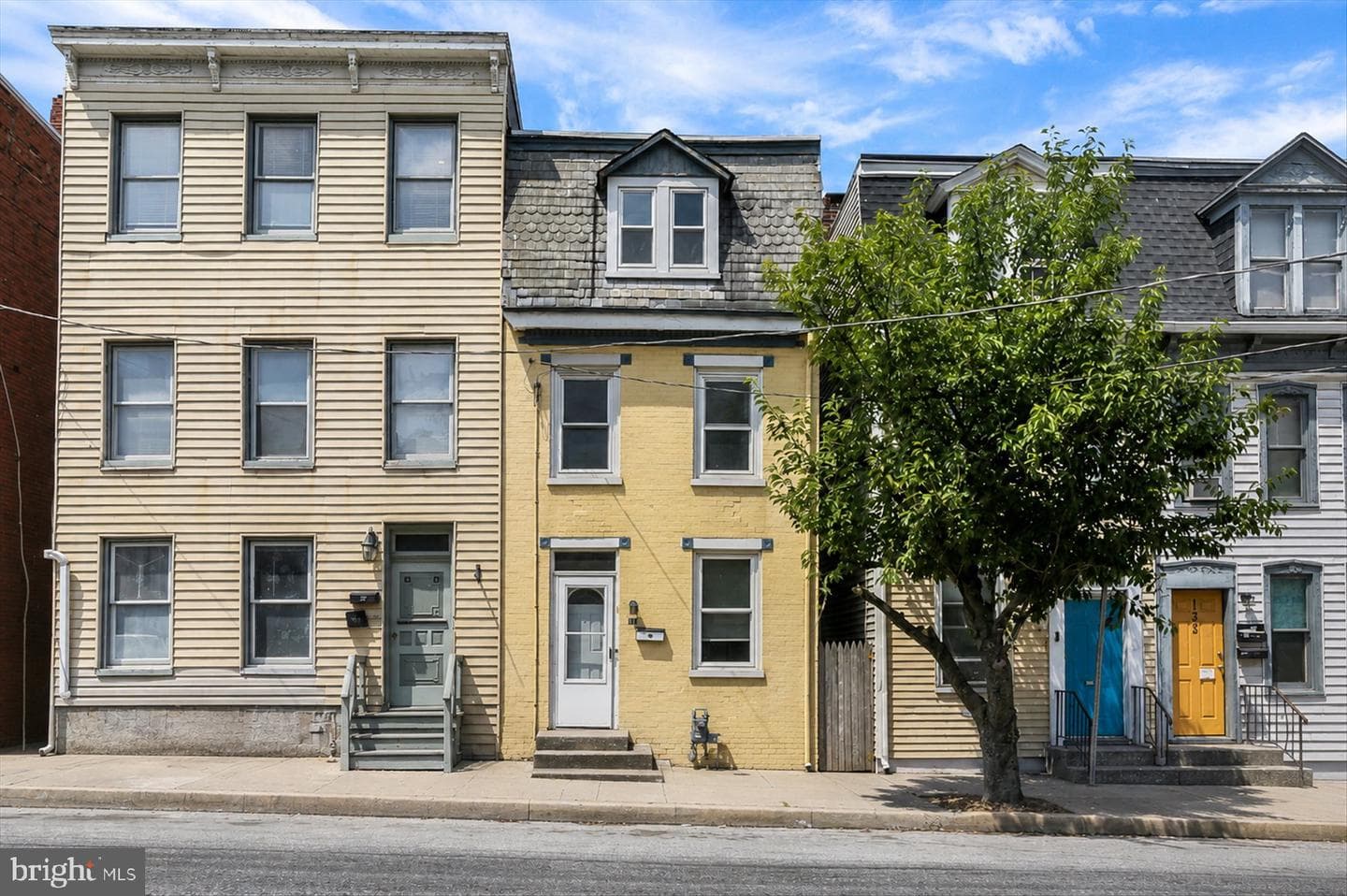 136 S Queen Street photo 1