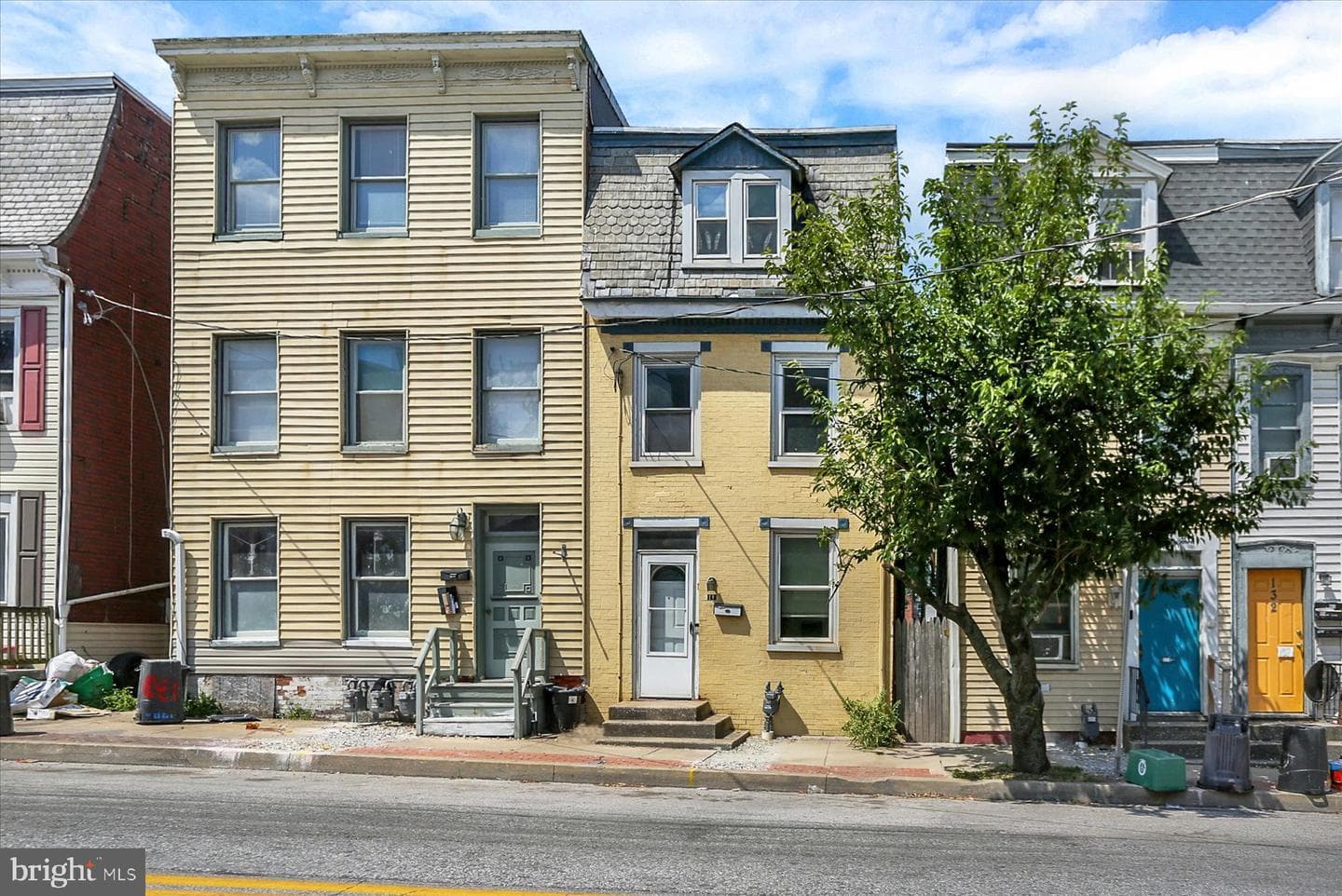 136 S Queen Street photo 2
