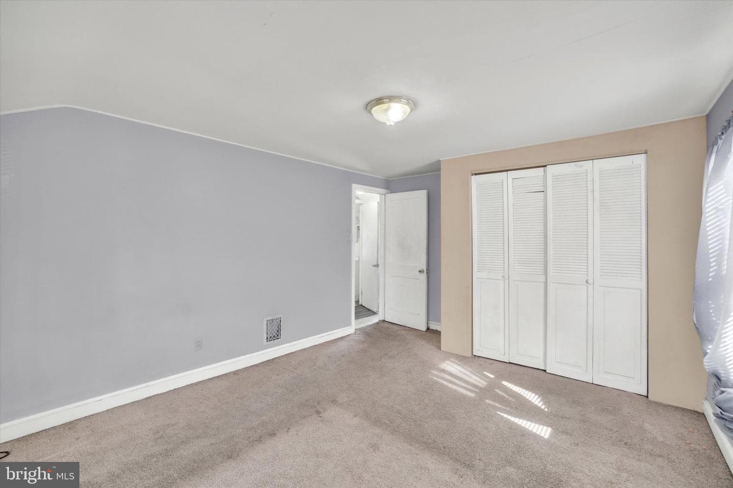 1123 E Poplar Street photo 14