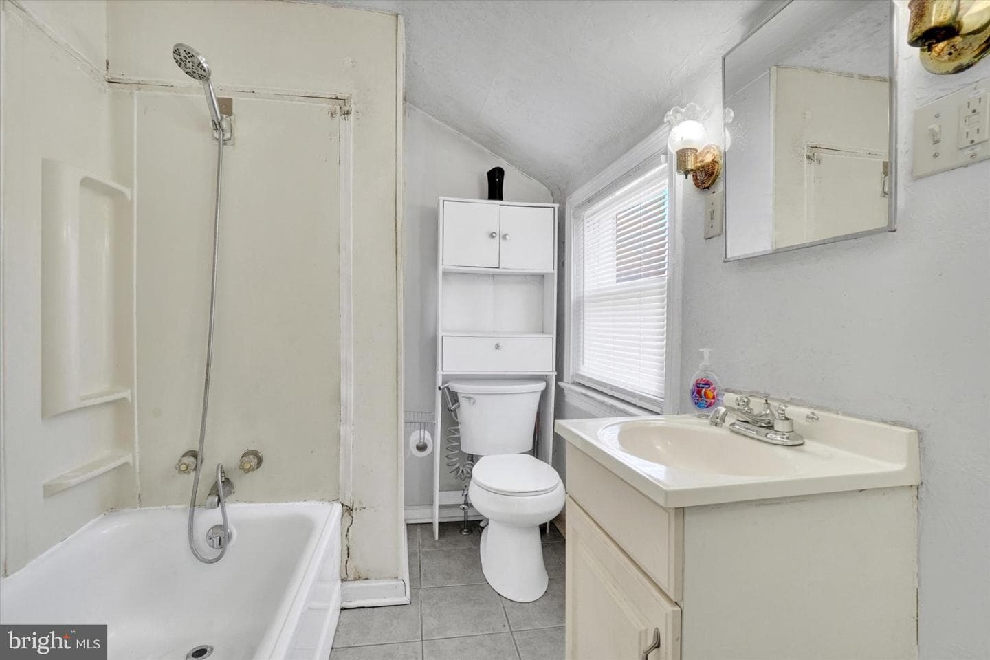 1123 E Poplar Street photo 16