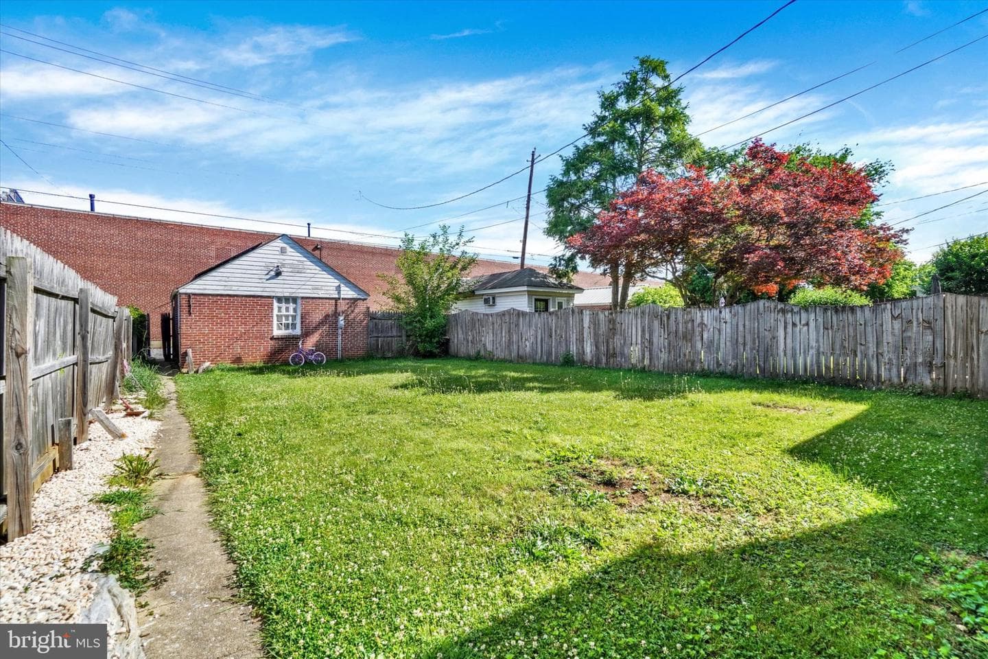 1123 E Poplar Street photo 18