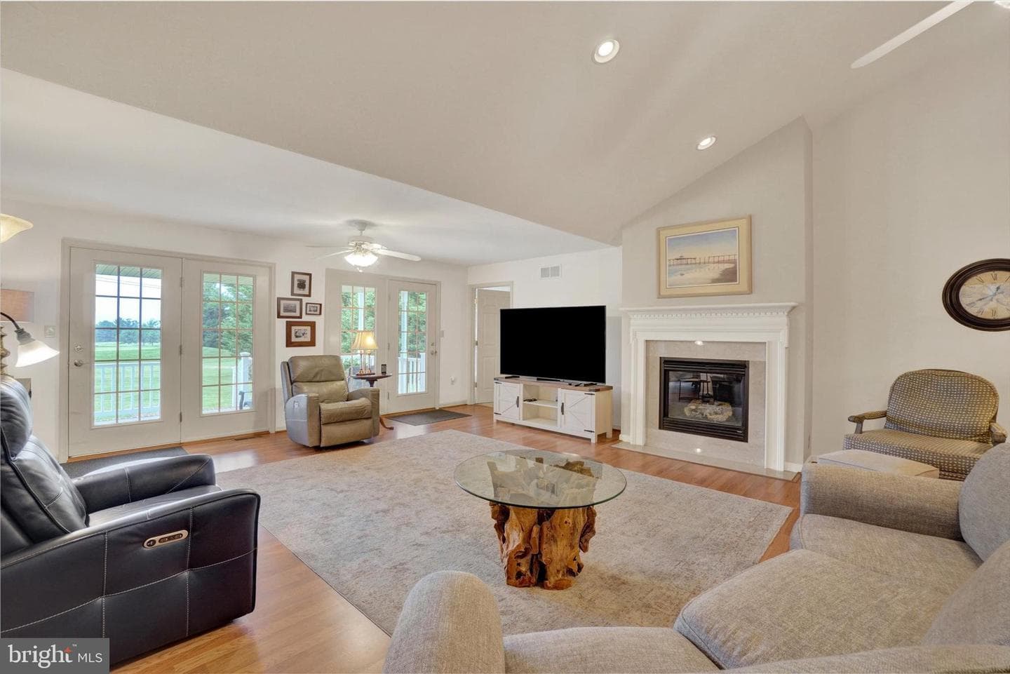 985 Detwiler Drive photo 5