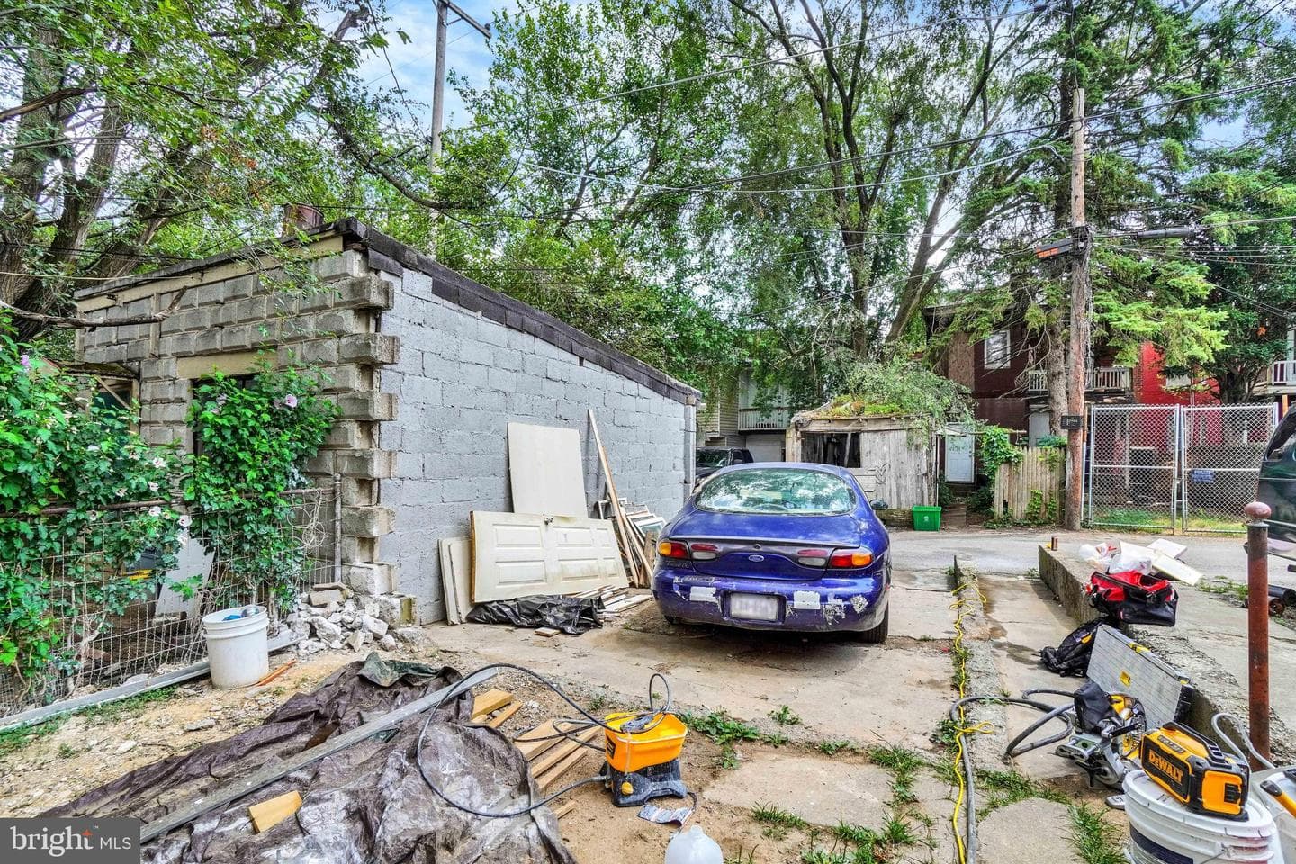 626 W Princess Street photo 17