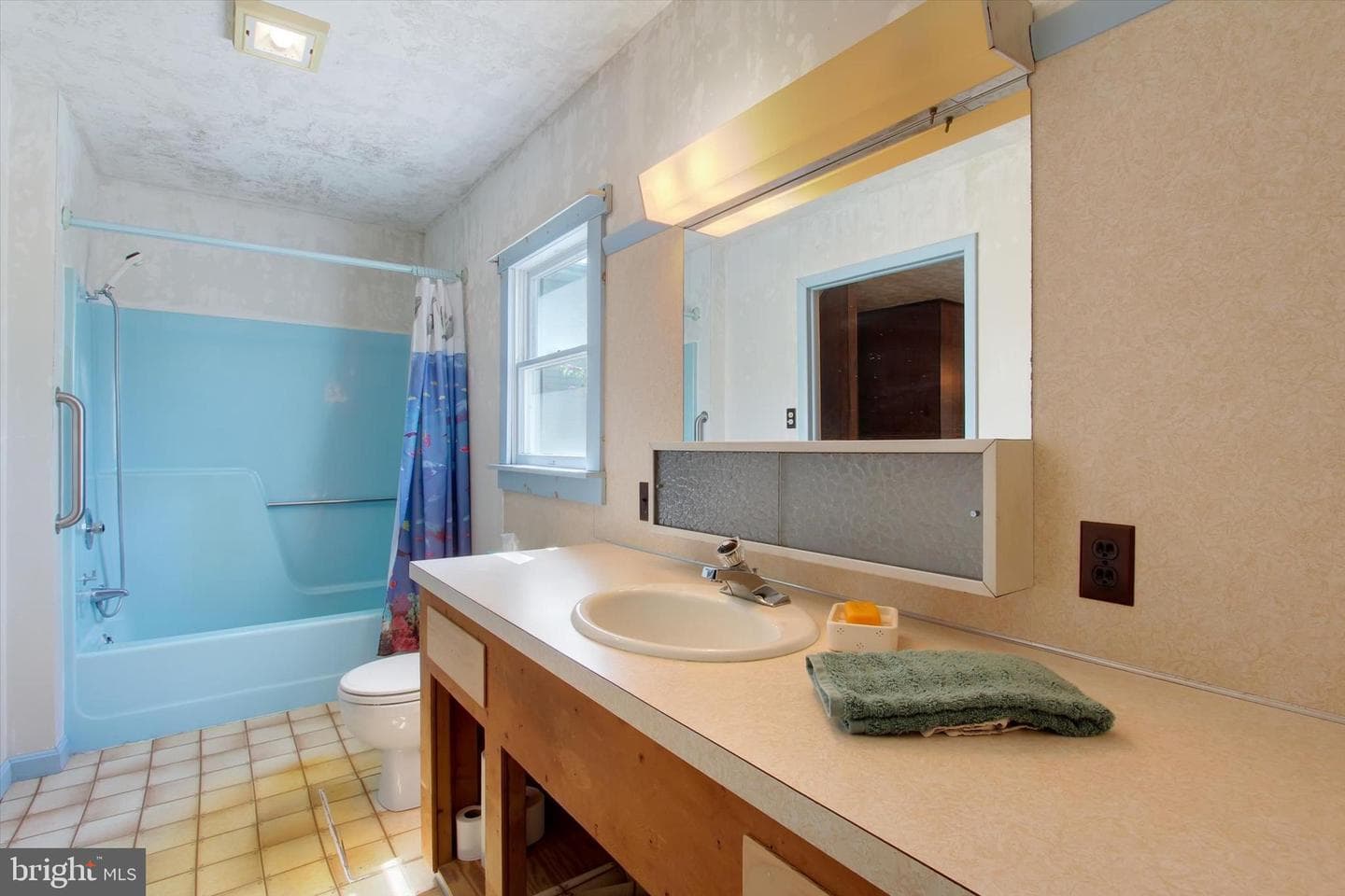 544 York Street photo 19