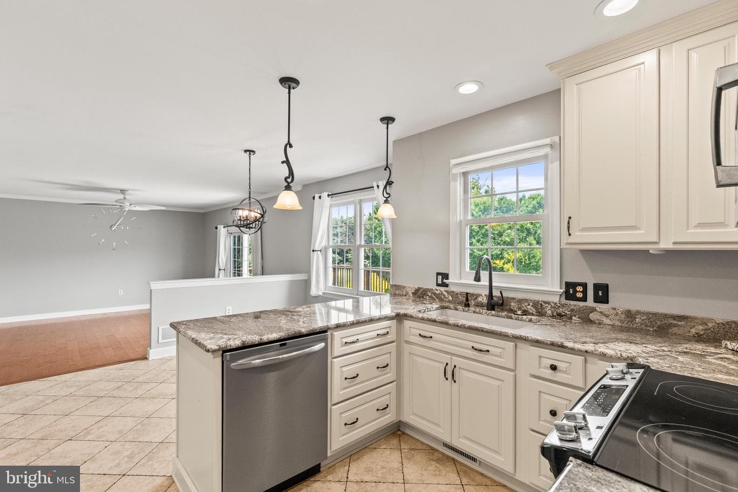 678 S Maurice Street photo 10
