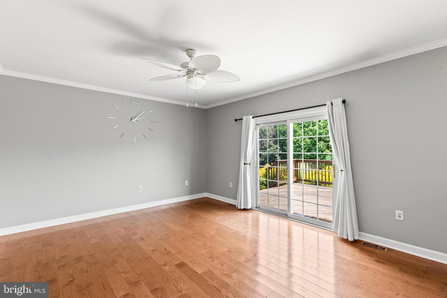 678 S Maurice Street photo 16
