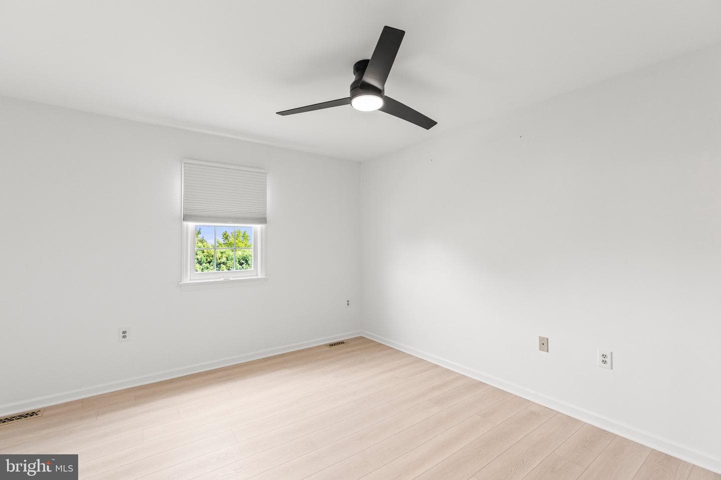 678 S Maurice Street photo 24