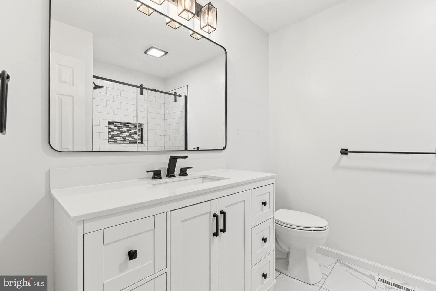 678 S Maurice Street photo 28