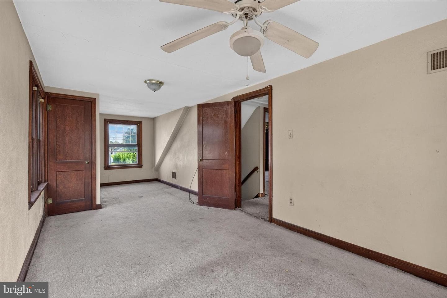 2400 Catherine Street photo 19
