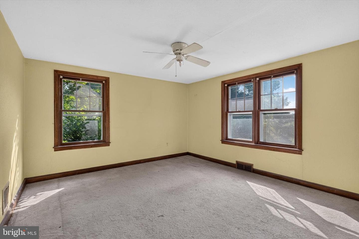2400 Catherine Street photo 23