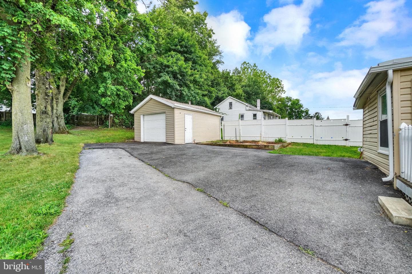32 Woodland Avenue photo 13