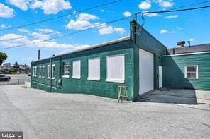 1880 W Market Street photo 37