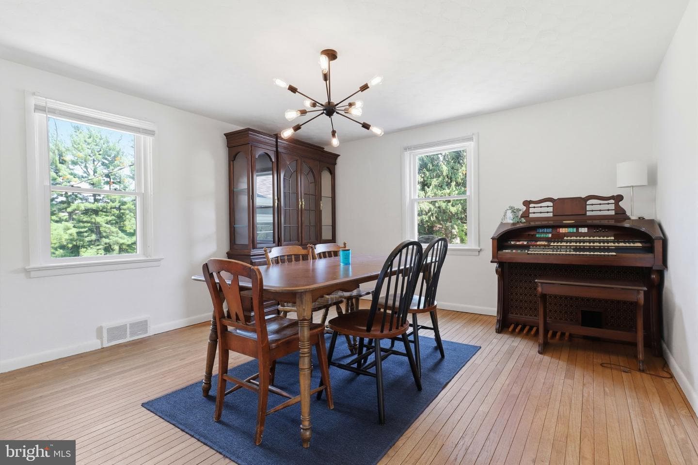 2260 S George Street photo 15