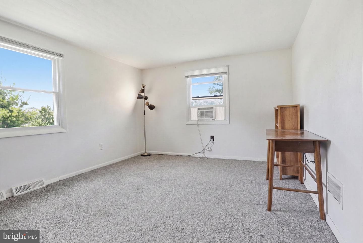 2260 S George Street photo 24