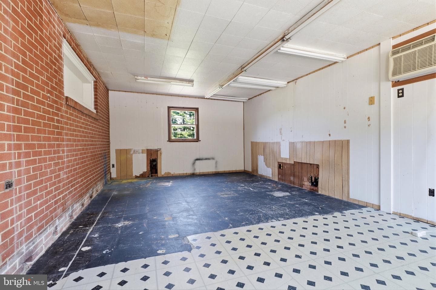 2260 S George Street photo 31