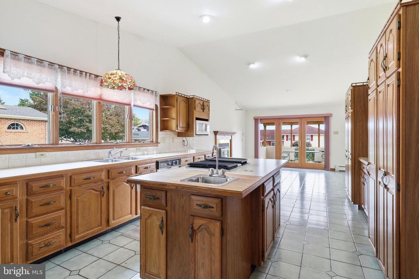2884 Sunset Drive photo 4