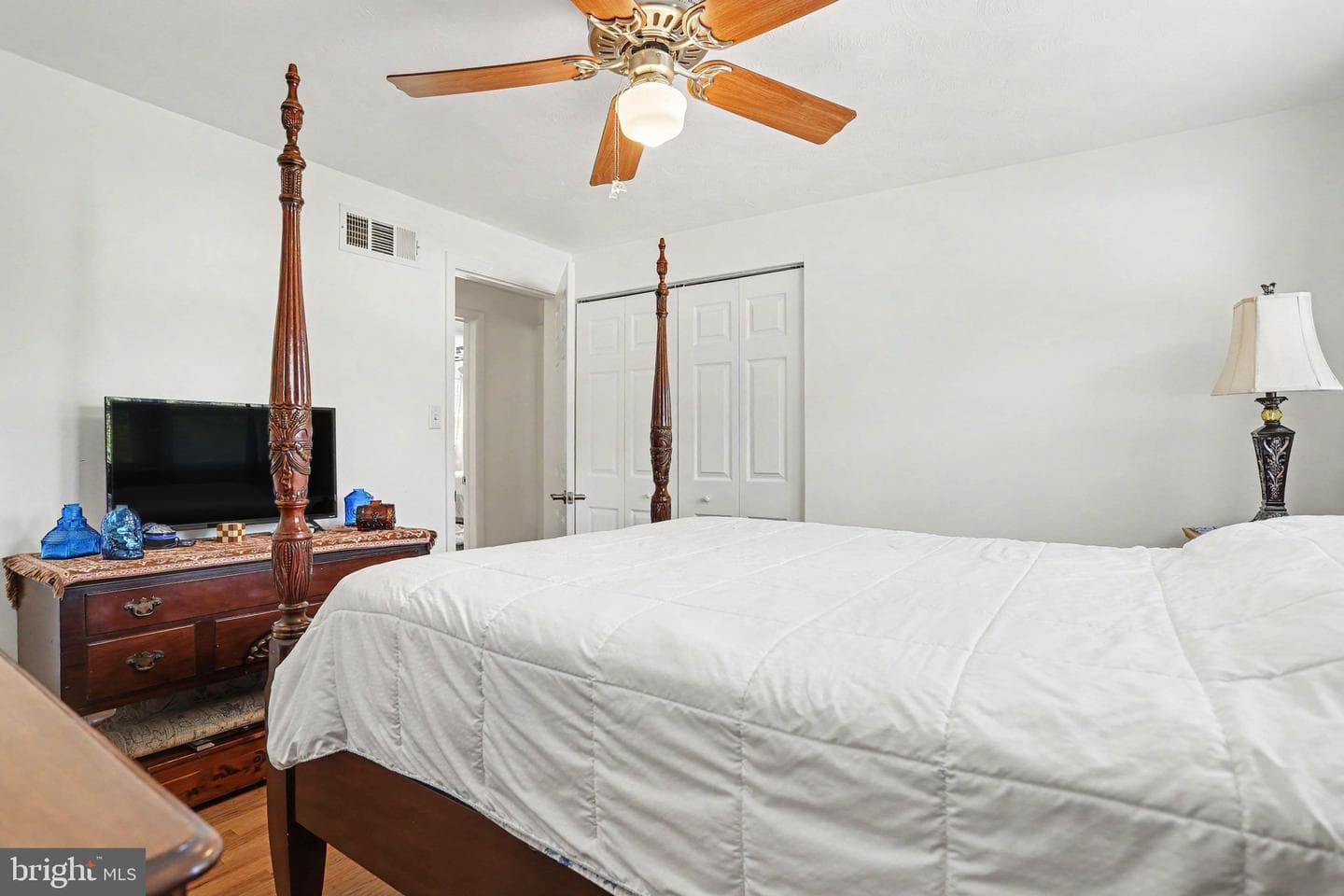 398 Folkstone Way photo 13