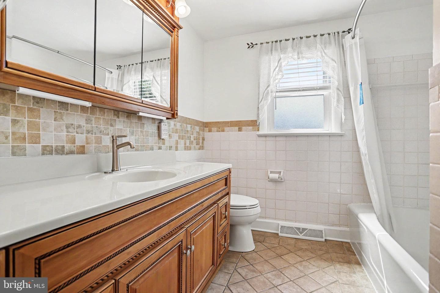 398 Folkstone Way photo 14