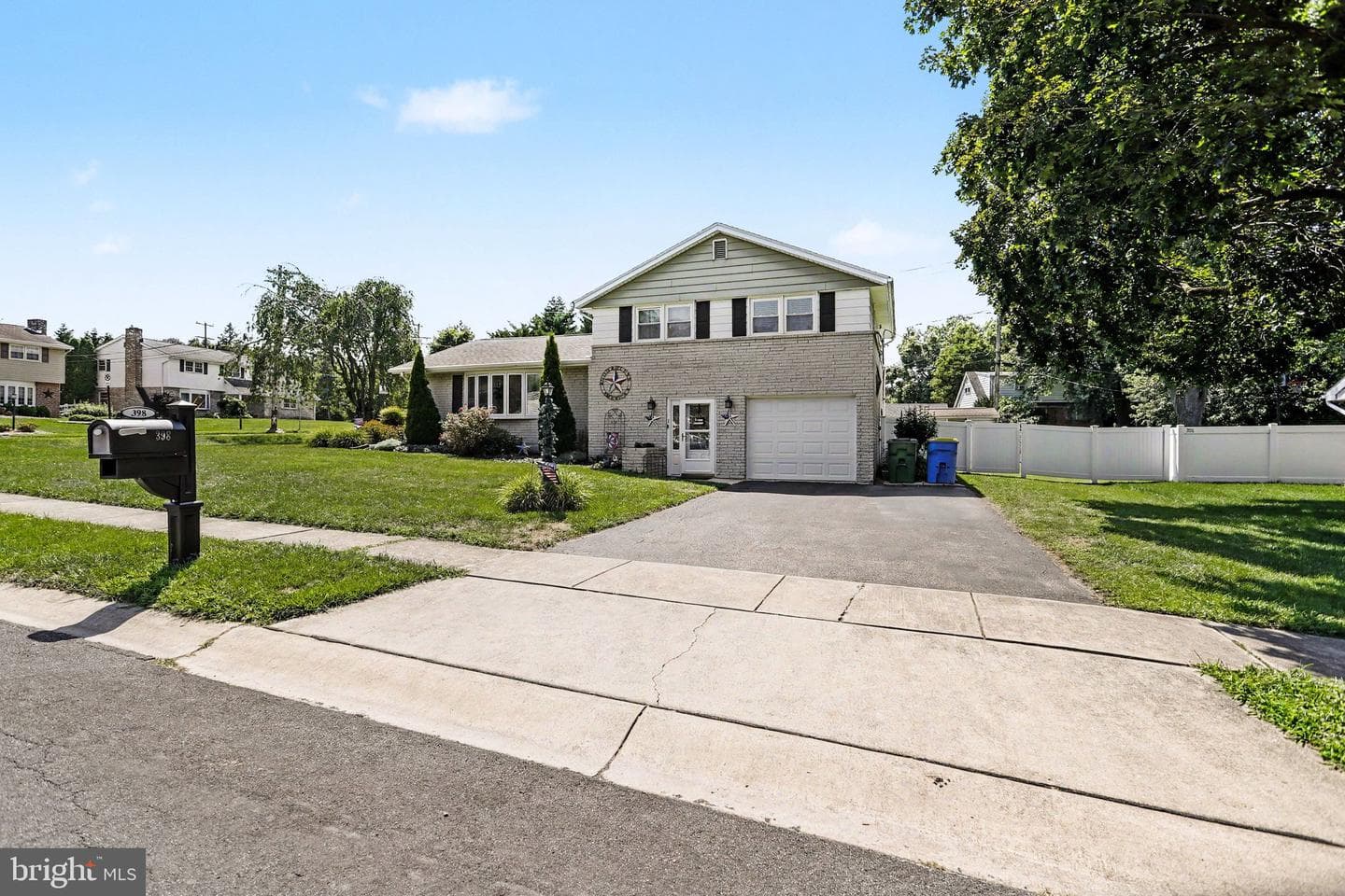 398 Folkstone Way photo 24