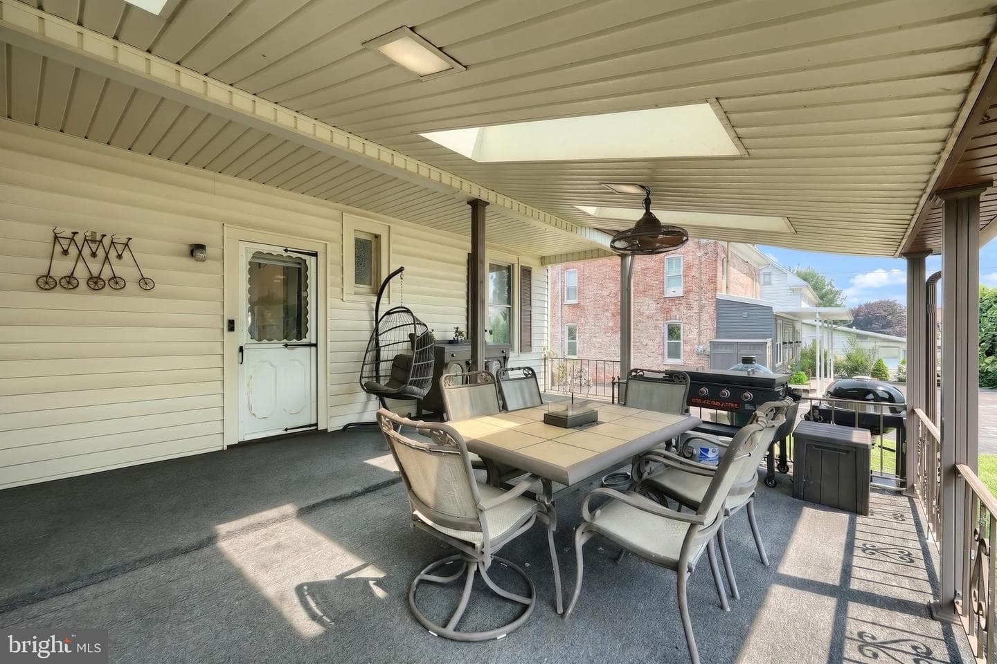 2421 S Queen Street photo 10