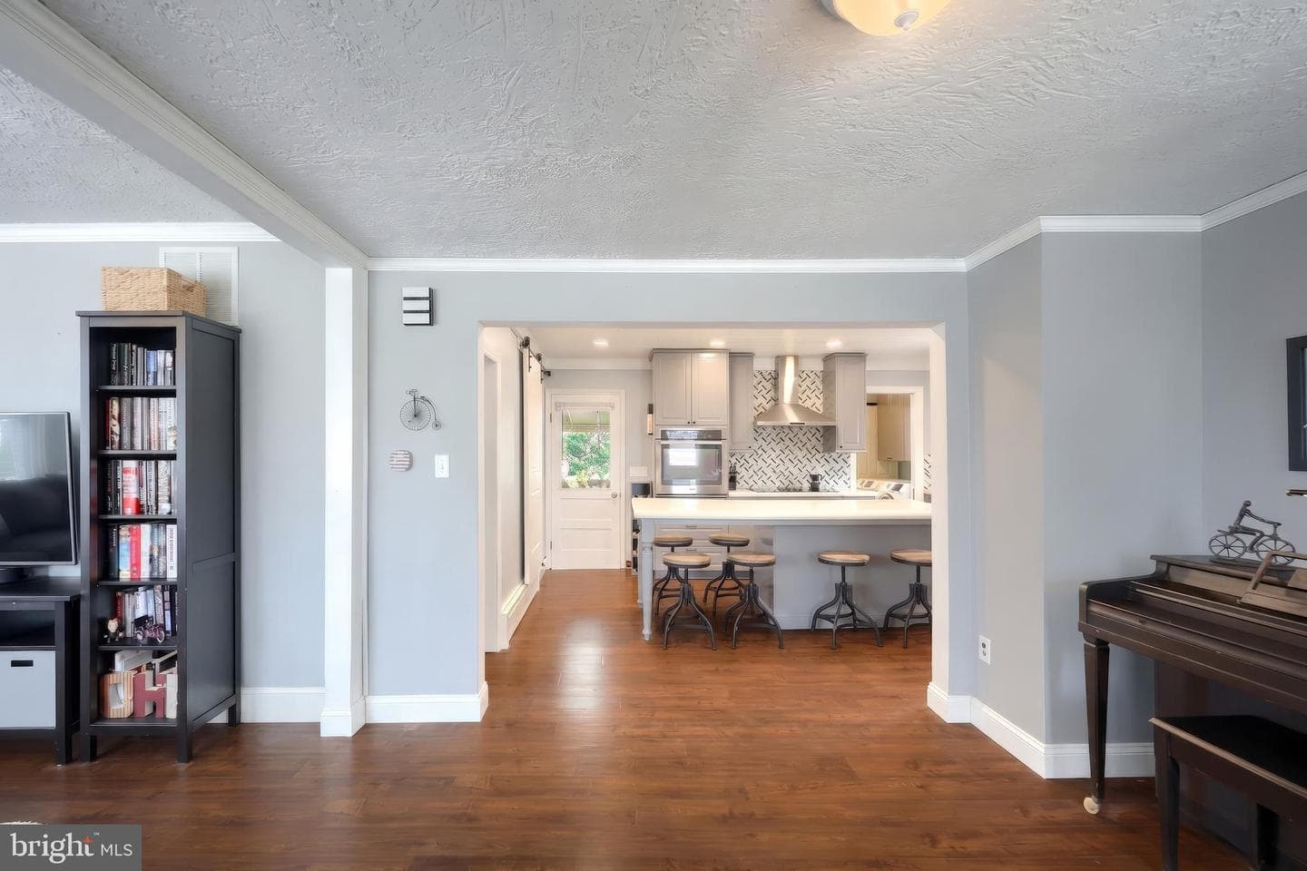 2421 S Queen Street photo 18