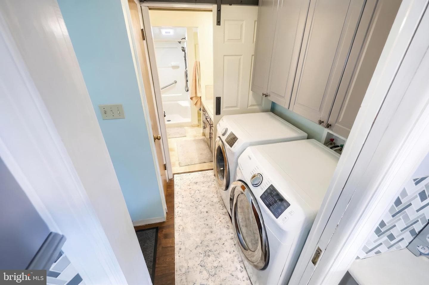 2421 S Queen Street photo 25