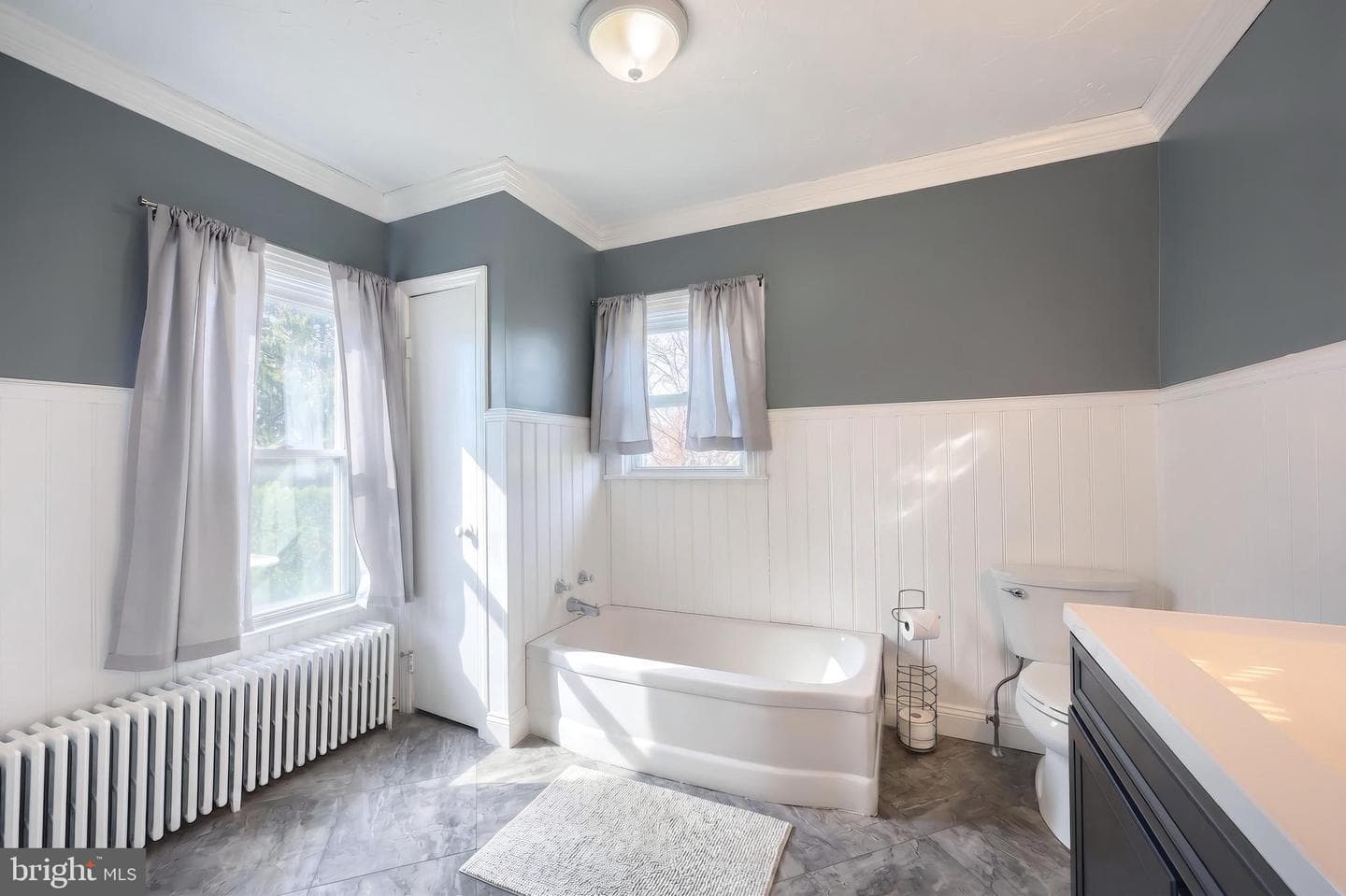 2421 S Queen Street photo 32