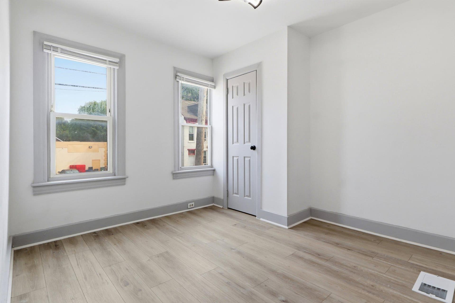 1269 E Philadelphia Street photo 18