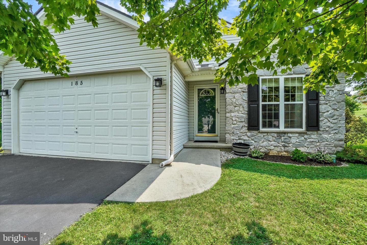 185 Biglar Court photo 3